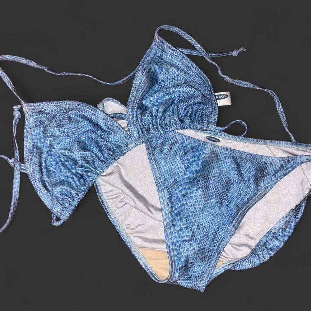 Super cute 2000s old navy blue bikini